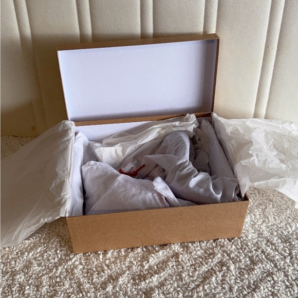 Red bottom ( like new) - Picture 9 of 11